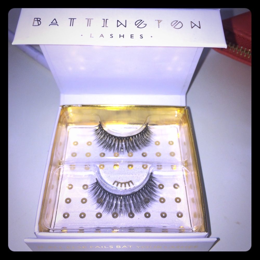 (2/$22) Sale 👁 Battington lashes 👁